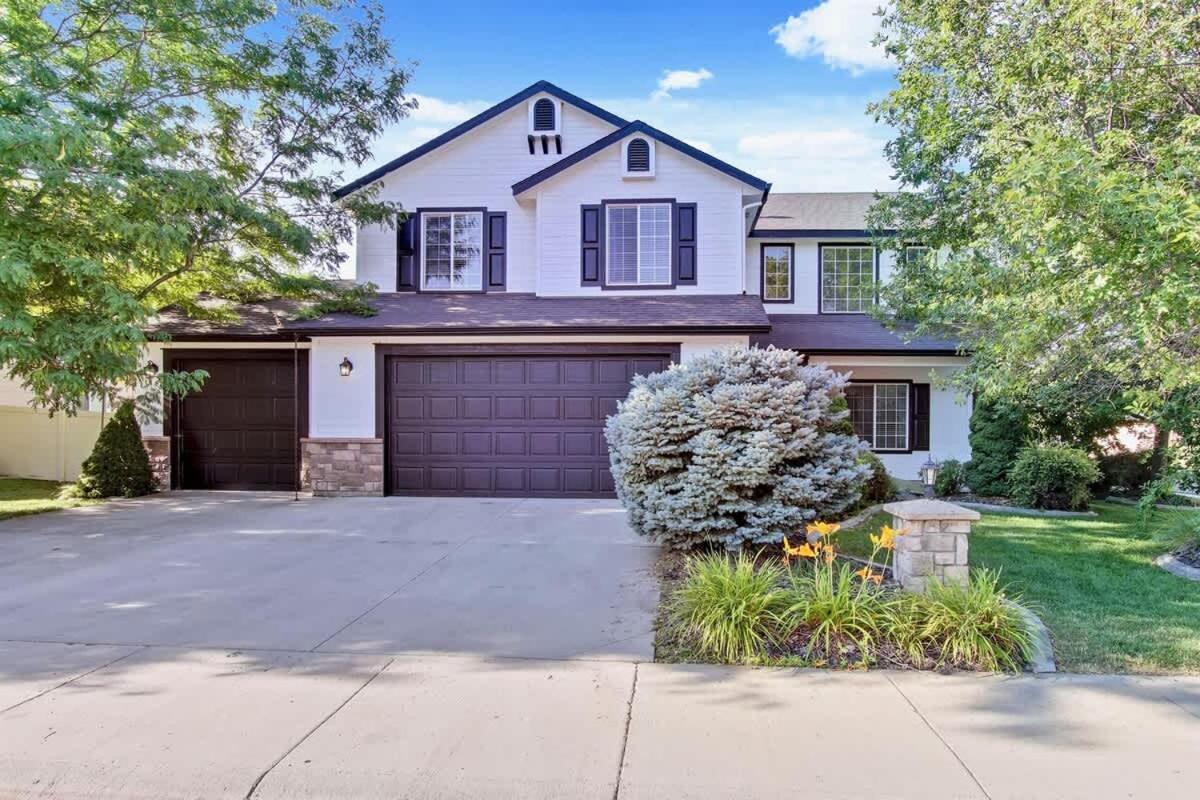 Large Natural Modern Boho Home With Hot Tub Meridian Exterior photo